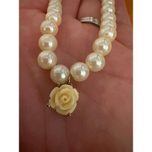 ADORABLE Vintage Pearl Bead Bracelet with Rose Charm